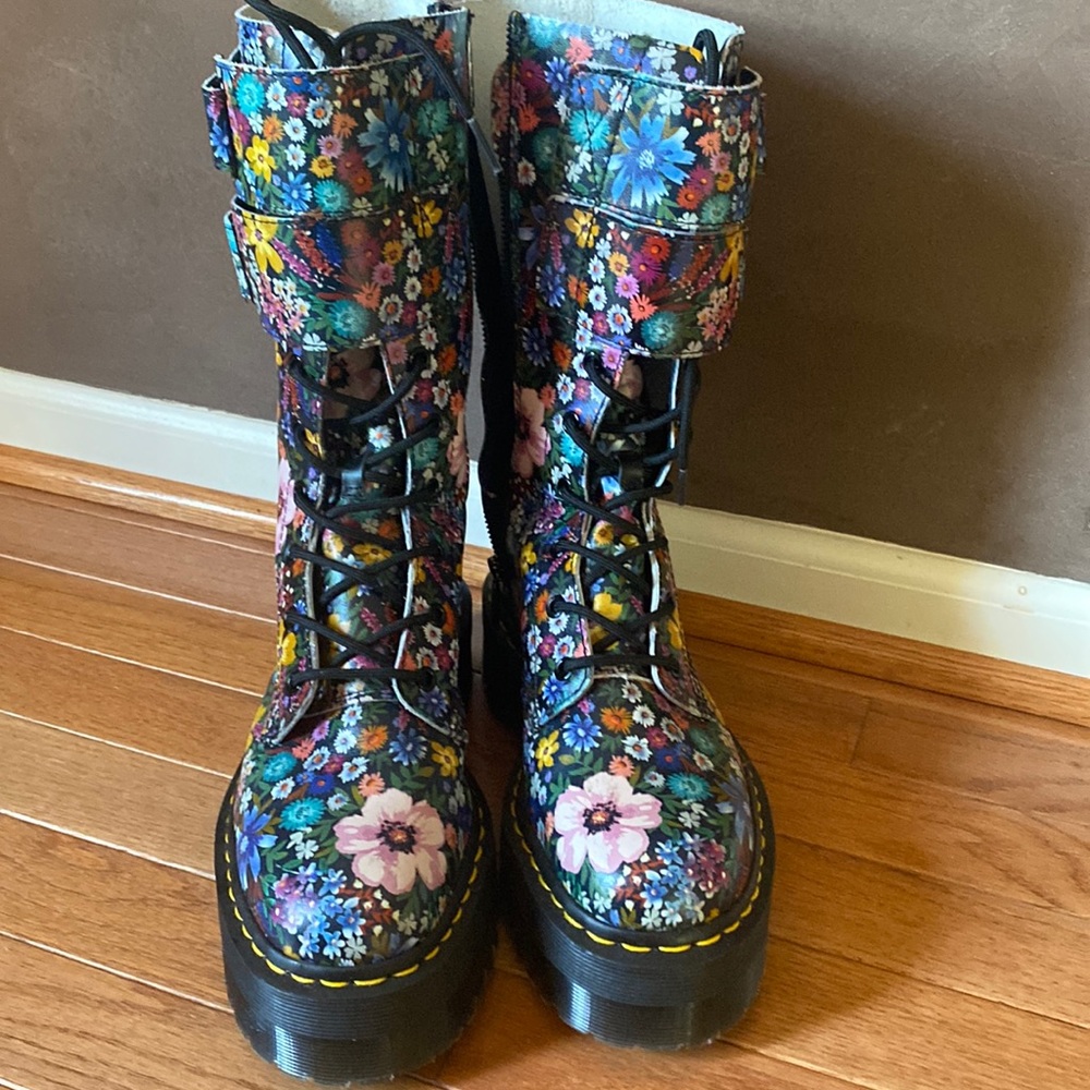 Dr. Martens floral Jagger boots.  Size 8 US 39 EU.